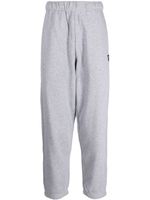 CHOCOOLATE pantalon de jogging à patch logo - Gris