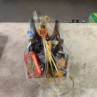 Hellobier Afscheidsgeschenkverpakking 8 Bieren + Pinda's + Mand