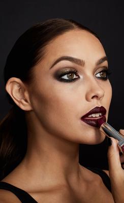 Maybelline Color Sensational Lipstick The Plums - 885 Midnight Merlot - Plum, Paars - Glanzende Lippenstift Maybelline Color Sensational Lipstick The Plums - 885 Midnight Merlot - Plum, Paars - Glanzende Lippenstift