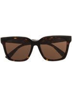 Gucci Eyewear lunettes de soleil à logo gravé - Marron