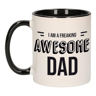 Cadeau mok / beker zwart - I am a freaking awesome dad - papa / vader - verjaardag / Vaderdag - feest mokken Cadeau mok / beker zwart - I am a freaking awesome dad - papa / vader - verjaardag / Vaderdag - feest mokken