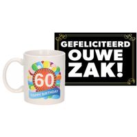 Verjaardag cadeau mok/beker 60 jaar print 300 ml + A5-size wenskaart ouwe zak