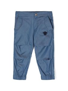 Versace Kids pantalon en chambray à patch Medusa Head - Bleu