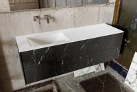 Zaro Kivi badkamermeubel met donker marmeren tegels 150cm solid surface wastafel links 4 lades zonder kraangat