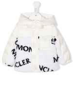 Moncler Enfant doudoune à logo imprimé - Blanc