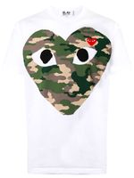 Comme Des Garçons Play t-shirt à cœur à motif camouflage - Blanc