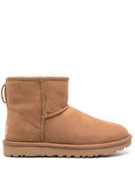 UGG bottines classiques Mini Regenerate - Marron