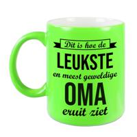 Leukste en meest geweldige oma cadeau mok / beker neon groen 330 ml - feest mokken