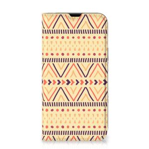 iPhone 13 Hoesje met Magneet Aztec Yellow