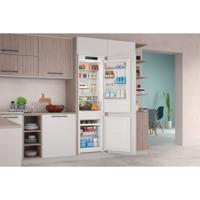 Indesit INC18 T311 koel-vriescombinatie Ingebouwd 250 l F Wit