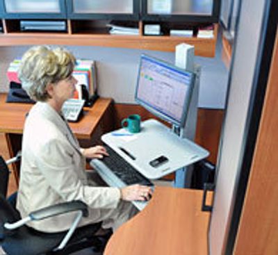 Ergotron WorkFit-C TV-wagen 1-voudig 25,4 cm (10) - 55,9 cm (22) Grijs In hoogte verstelbaar, Toetsenbordhouder, Kantelbaar, Roteerbaar