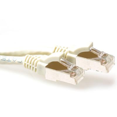 ACT Ivoor 0,5 meter SFTP CAT6A patchkabel snagless met RJ45 connectoren ACT Ivoor 0,5 meter SFTP CAT6A patchkabel snagless met RJ45 connectoren