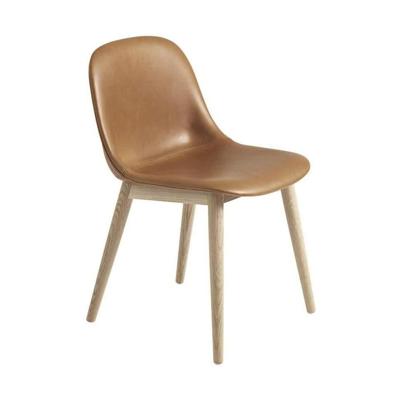 Muuto Fiber Side eetkamerstoel gestoffeerd leder cognac