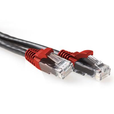 ACT Zwarte 1,50 meter U/UTP CAT6A patchkabel cross met RJ45 connectoren ACT Zwarte 1,50 meter U/UTP CAT6A patchkabel cross met RJ45 connectoren