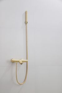 Badkraan SaniClear Brass | Opbouw | Thermostaatkraan | Incl.Handdoucheset | 2-weg | hoh 15 cm | 2-knops | Rond | Messing mat