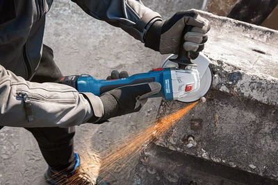 Bosch Professional GWS 18V-7 06019H9005 Haakse accuslijper 125 mm Incl. 2 accus, Incl. koffer 18 V 4.0 Ah