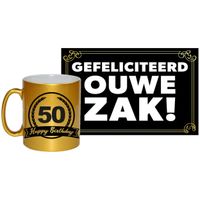 Verjaardag cadeau mok/beker 50 jaar print 300 ml + A5-size wenskaart ouwe zak