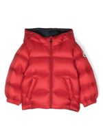 Moncler Enfant veste matelassée à patch logo - Rouge