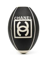 CHANEL Pre-Owned ballon de rugby à logo CC - Noir