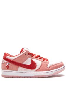 Nike x StrangeLove baskets Dunk Low SB - Rouge