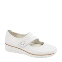 Easy Street ballerina's wit