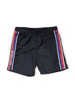 Moncler Enfant short de bain rayé à logo imprimé - Bleu - thumbnail