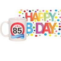 Verjaardag cadeau mok/beker 85 jaar print 300 ml + A5-size wenskaart Happy Birthday