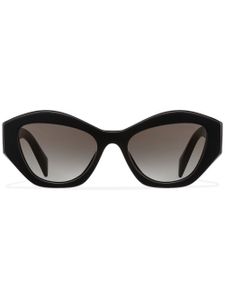 Prada Eyewear lunettes de soleil Symbole à monture papillon - Noir