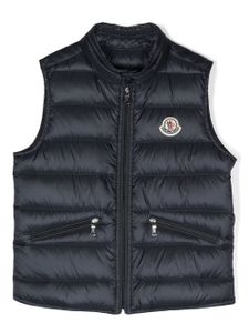 Moncler Enfant gilet matelassé à patch logo - Bleu