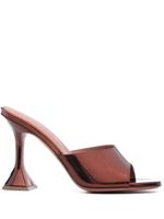 Amina Muaddi mules Lupita 95 mm en cuir à effet métallisé - Rouge