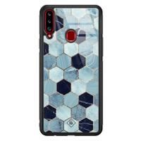 Samsung Galaxy A20s glazen hardcase - Blue cubes